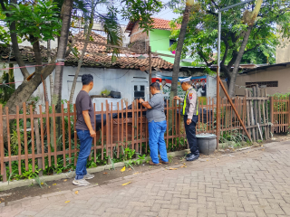 Polsek Semampir Laksanakan Patroli Kamtibmas Sambil Pantau Program Budidaya Ikan Lele Di Jalan Sidotopo