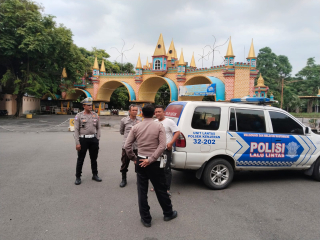 Polsek Kenjeran Laksanakan Patroli KRYD Di Kawasan Wisata Kenjeran Antisipasi Gangguan Kamtibmas