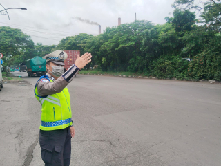 Patroli, Pengaturan, dan Pemantauan Arus Lalu Lintas Satlantas Polres Pelabuhan Tanjung Perak Berjalan Optimal, Situasi Wilayah Tetap Aman dan Lancar