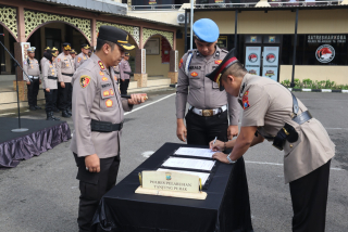 Polres Pelabuhan Tanjung Perak Gelar Sertijab, PJU dan Kapolsek Asemrowo Berganti