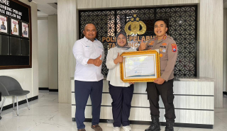 Amankan Arus Mudik Nataru 2025/2026, Polres Pelabuhan Tanjung Perak Terima Penghargaan dari Pelindo