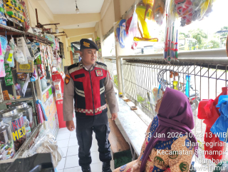 Patroli Perintis Presisi Satsamapta Polres Pelabuhan Tanjung Perak Jaga Stabilitas Kamtibmas di Area UMKM