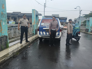 Kapolsek Kenjeran Pimpin Patroli Kewilayahan di Jalan Tambak Wedi Lama