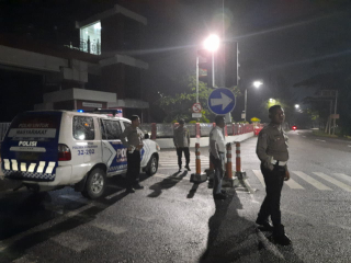 Patroli Harkamtibmas Polsek Kenjeran Antisipasi 3C dan Balap Liar di Jembatan Suroboyo