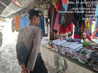 Patroli Unit Pam Obvit Polres Pelabuhan Tanjung Perak di Pasar Ujung Antisipasi Gangguan Kamtibmas