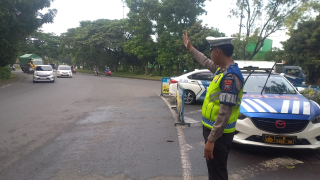 Satlantas Polres Pelabuhan Tanjung Perak Intensifkan Patroli dan Pengaturan Arus Lalu Lintas