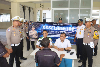 Pastikan Kelayakan Armada Wisata dan Angkutan Umum, Satlantas Polres Tanjung Perak Gelar Ramp Check di Terminal Ampel