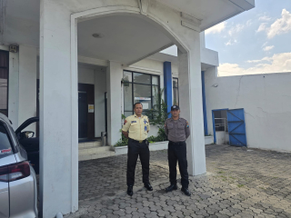 Patroli Harkamtibmas Polsek Asemrowo Perkuat Pengamanan Objek Vital Panin Bank Tambak Langon Antisipasi Aksi 3 Cepu