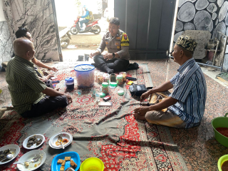 Bhabinkamtibmas Wonokusumo Sambang Warga Bulaksari Titipkan Pesan Kamtibmas