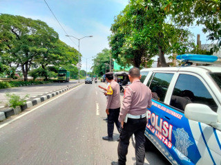 Patroli Harkamtibmas Polsek Kenjeran Intensifkan Pengawasan Wilayah Pesisir Antisipasi Tindak Kejahatan Jalanan