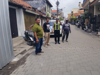 Patroli Harkamtibmas Polsek Semampir di Jalan Petukangan Antisipasi Parkir Liar dan Kerawanan 3C