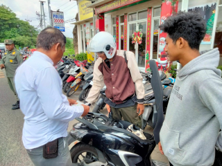 Razia Kendaraan Bermotor di Pos Polisi Suramadu Antisipasi Gangguan Kamtibmas Wilayah Pelabuhan Tanjung Perak