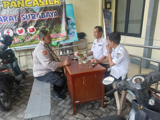 Patroli dan Sambang Polsek Krembangan Perkuat Sinergi dengan Kelurahan Perak Barat Jaga Kondusivitas Wilayah