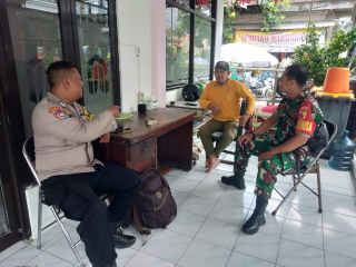 Bhabinkamtibmas Dupak Perkuat Kedekatan Dengan Warga Lewat Sambang Kamtibmas