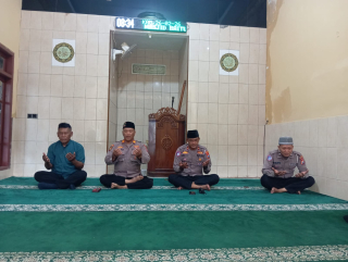 Kamis Binrohtal Perkuat Iman Dan Integritas Personel Polsek Kenjeran