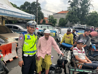 Satlantas Polres Pelabuhan Tanjung Perak Laksanakan Sosialisasi Tatap Muka Tertib Berlalu Lintas