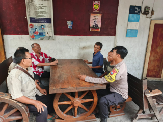 Bhabinkamtibmas Ampel Laksanakan Sambang Dialogis Sampaikan Pesan Kamtibmas Kepada Warga