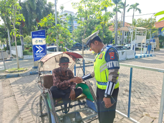 Satlantas Polres Pelabuhan Tanjung Perak Gencarkan Sosialisasi Tertib Lalu Lintas Kepada Masyarakat