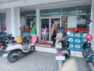 Patroli Dialogis Polsek Krembangan di Pertokoan Alfamart Jalan Rembang Utara Perkuat Harkamtibmas Selama Bulan Ramadhan