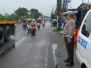 Patroli Pemantauan Arus Lalu Lintas Polsek Krembangan Antisipasi Kemacetan Dan Kerawanan 3C