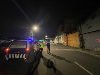 Personil Polsek Pabean Cantikan Laksanakan Patroli Sahur di Jalan Antisipasi 3 Cepu dan Gangguan Keamanan