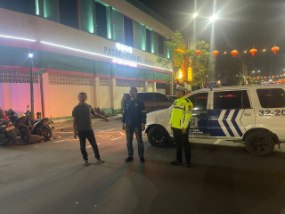 Personil Polsek Pabean Cantikan Gelar Patroli Sahur di Jalan Kembang Jepun, Antisipasi 3 Cepu dan Gangguan Keamanan
