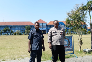 Patroli dan Sambang Polsek Krembangan di SMA Hang Tuah Surabaya, Petugas Sampaikan Himbauan Kamtibmas kepada Security Sekolah