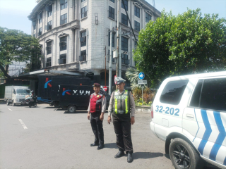 Personil Polsek Pabean Cantikan Laksanakan Patroli Lalu Lintas di Jalan Bunguran Antisipasi Kerawanan 3C dan Laka Lantas