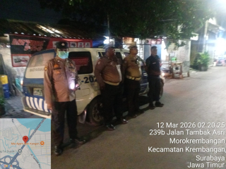 Personel Polsek Krembangan Laksanakan Patroli Harkamtibmas di Bawah Jalan Tol Tambak Asri Antisipasi Tawuran dan Balap Liar