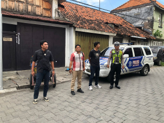 Personel Polsek Semampir Laksanakan Patroli Kamtibmas di Jalan Petukangan Antisipasi Parkir Liar dan Kerawanan 3C