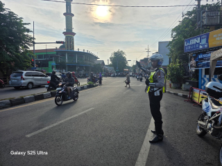 Satlantas Polres Pelabuhan Tanjung Perak Laksanakan Patroli dan Penindakan Dakgar Lantas Dalam Ops Ketupat Semeru 2026