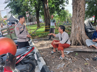 Bhabinkamtibmas Ampel Laksanakan Sambang Dialogis dan Sampaikan Pesan Kamtibmas kepada Warga