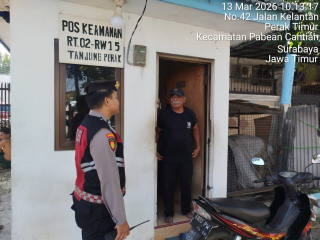 Patroli Perintis Presisi Satsamapta Polres Pelabuhan Tanjung Perak Jaga Stabilitas Kamtibmas di Jalan Kelantan