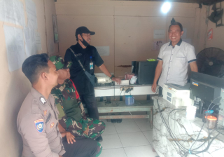 Bhabinkamtibmas Ampel Bersama Babinsa Sambang Pasar Pegirian Sampaikan Pesan Kamtibmas