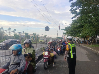 Jamin Kelancaran Arus Mudik, Polres Pelabuhan Tanjung Perak Siagakan Pengamanan di Pos Suramadu