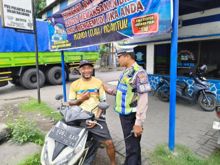Satlantas Polres Pelabuhan Tanjung Perak Laksanakan Sosialisasi Tatap Muka Tertib Lalu Lintas