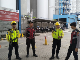 Patroli Kota Presisi Satsamapta Polres Pelabuhan Tanjung Perak Pantau PT AKR Corporindo