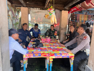 Sinergitas Bhabinkamtibmas dan Babinsa Kenjeran Gelar Patroli Dialogis di Kenpark, Tekankan Kewaspadaan Curanmor