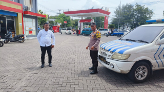 Patroli Harkamtibmas Polsek Kenjeran di SPBU Kedung Cowek Pastikan Keamanan dan Ketersediaan BBM Tetap Aman