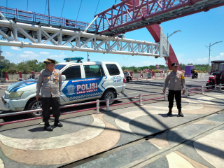 Patroli dan Pemantauan Polsek Kenjeran di Jembatan Suroboyo Antisipasi 3C, Situasi Aman Terkendali