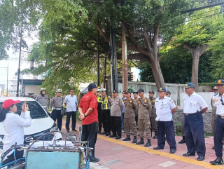 Penertiban Parkir Liar Sepanjang Jalan KH.Mas Mansyur dan Jalan Nyamplungan oleh Polsek Pabean Cantikan