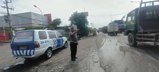 Polsek Krembangan Laksanakan Pemantauan Arus Lalu Lintas di Jalan Gadukan Kalianak, Situasi Lancar Terkendali