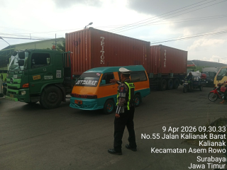 Satlantas Polres Pelabuhan Tg.Perak Laksanakan Patroli dan Pengaturan Lalu Lintas di Sejumlah Titik Strategis