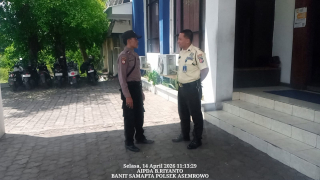 Polsek Asemrowo Laksanakan Patroli Objek Vital Panin Bank Tambak Langon, Sampaikan Imbauan Kamtibmas