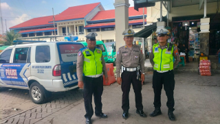 Patroli Harkamtibmas Polsek Semampir di Terminal Bus Pariwisata Sunan Ampel, Antisipasi Kerawanan
