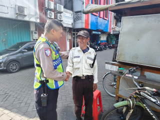 Satlantas Polres Pelabuhan Tanjung Perak Laksanakan Sosialisasi Tatap Muka Tertib Berlalu Lintas