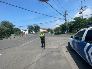Patroli Harkamtibmas Polsek Pabean Cantikan di Jalan Stasiun Kota, Antisipasi 3C dan Pastikan Arus Lalu Lintas Tetap Lancar