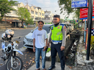 Satlantas Polres Pelabuhan Tanjung Perak Gencarkan Sosialisasi Tatap Muka untuk Tingkatkan Kesadaran Tertib Berlalu Lintas