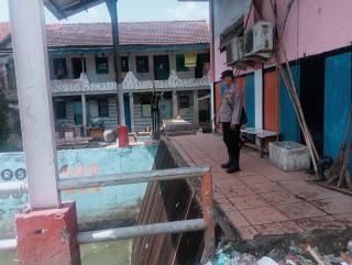 Patroli Antisipasi 3C dan Pengecekan Pompa Air di Jalan Tanjung Sadari, Polsek Krembangan Pastikan Situasi Aman
