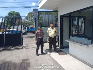 Patroli Pemantauan Pergudangan Margomulyo, Personil Polsek Asemrowo Sampaikan Himbauan Kamtibmas Antisipasi 3C